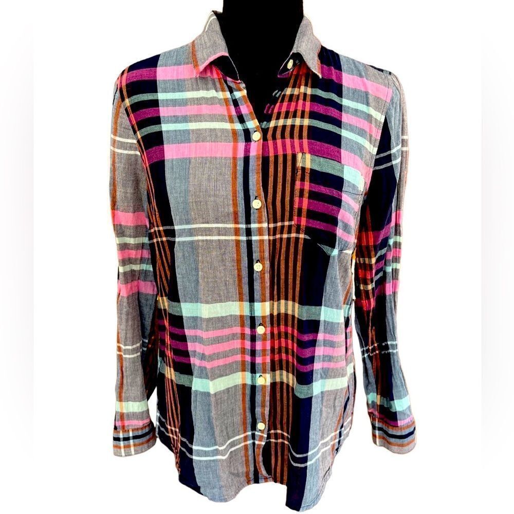 Old Navy Classic plaid button front shirt, lightweight, 100% cotton, size S